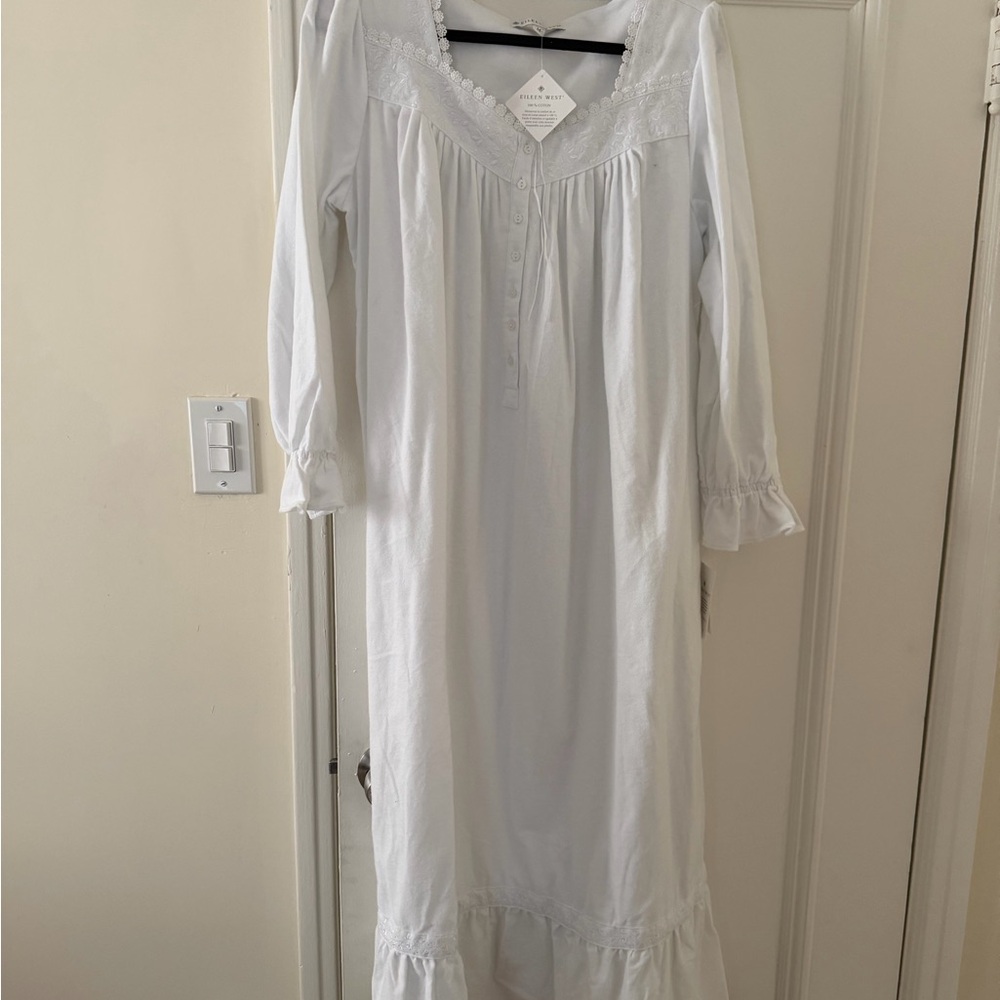 White Nightgown NWT - Picture 3 of 5
